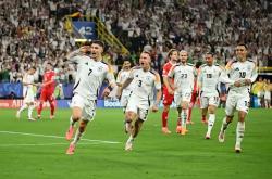 开云体育登录-德国队队员展现出色实力，在比赛中获胜