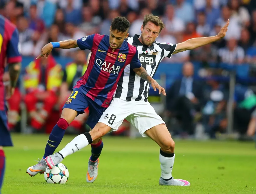 尤文图斯坍塌失守,名将尴尬失误的简单介绍 尤文图斯坍塌失守,名将尴尬失误的简单介绍