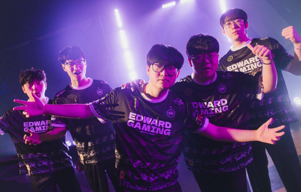 包含EDG绝杀DFM,Xiaohu开启传奇时刻宿敌对决小组赛,强势挺进下一轮的词条 包含EDG绝杀DFM,Xiaohu开启传奇时刻宿敌对决小组赛,强势挺进下一轮的词条