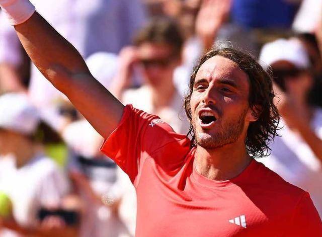 西班牙网球队鏖战法国网球队，西西帕斯关键制胜的简单介绍